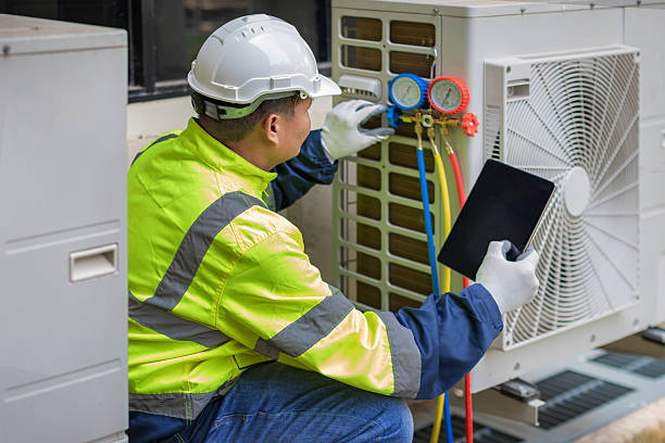 Professional Emergency Ac Repair technician working in Glidden, TX